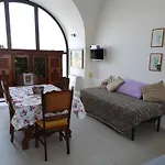 Un Posto Al Sole, Alle Volte * Brindisi