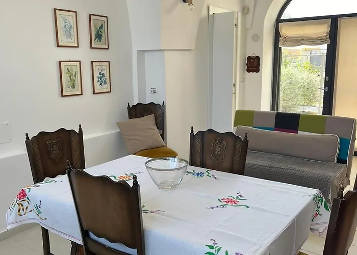 Un Posto Al Sole, Alle Volte דירה